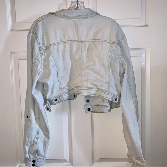 Light wash Denim Jacket Cropped - Picture 4 of 4